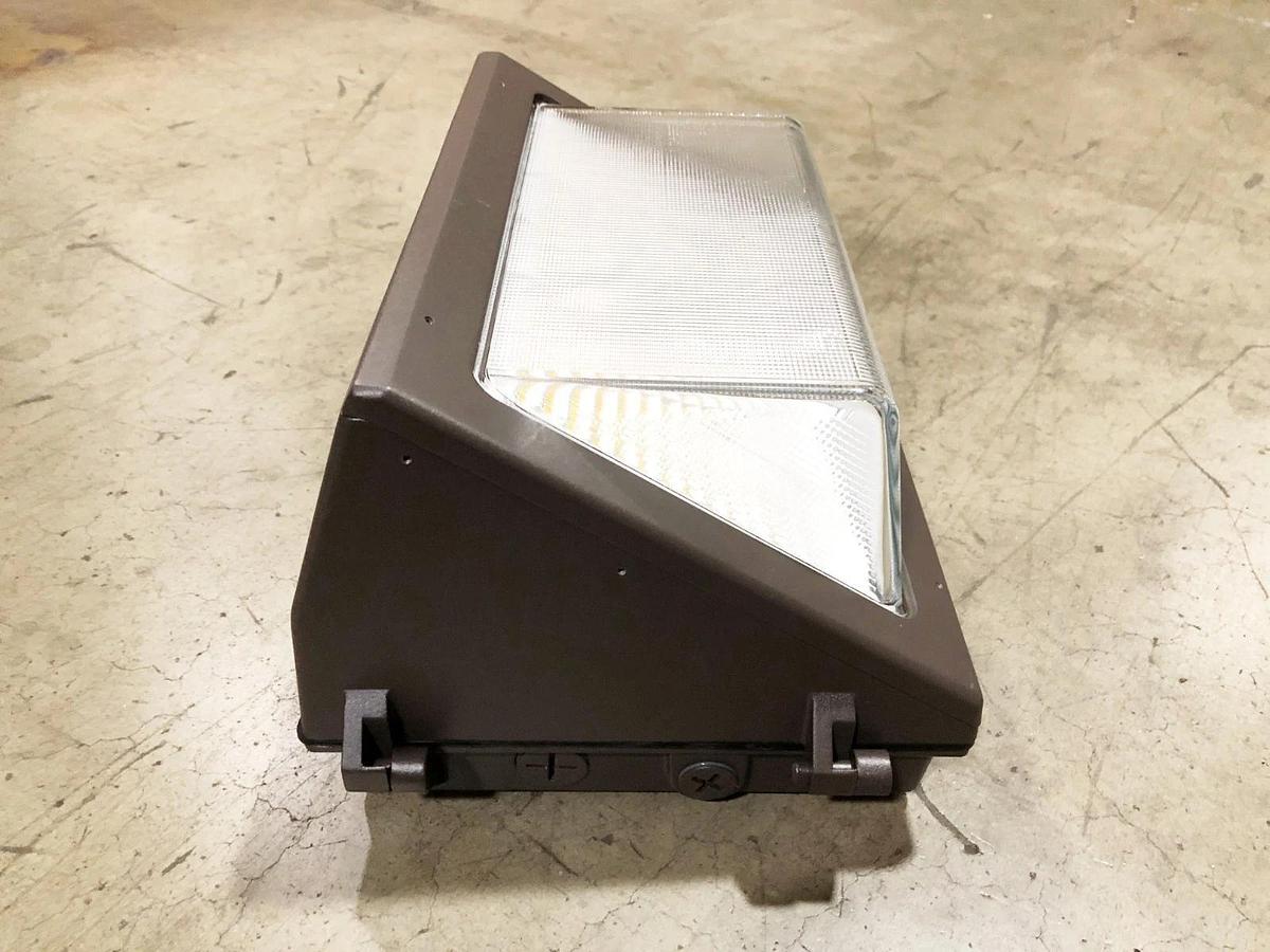 New Sylvania WALPAKN5B/080UNVD8SC2/BZ/P LED Wallpack 80W 10800 Lumen 61830-0
