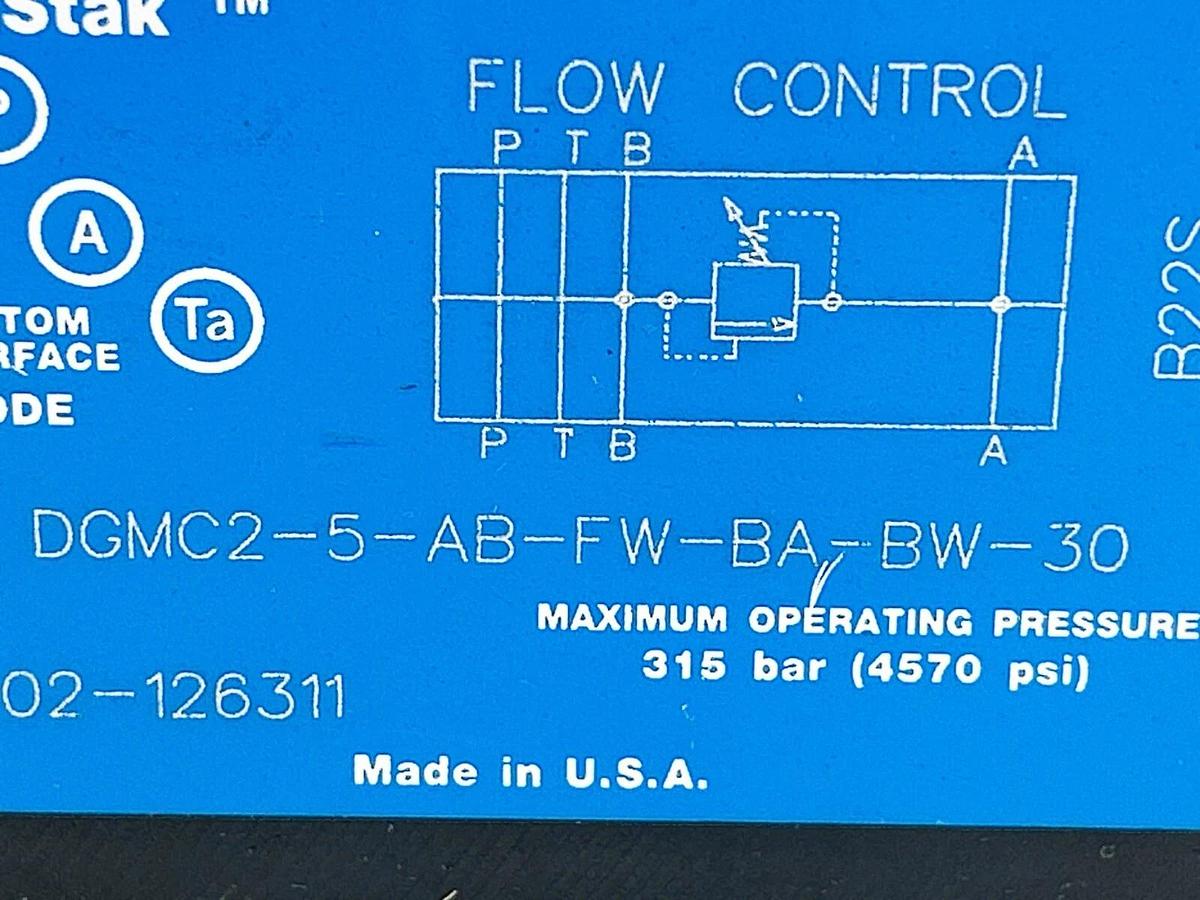 New Eaton Vickers DGMC2-5-AB-FW-BA-BW-30 Flow Control Valve 02-126311 - No Box