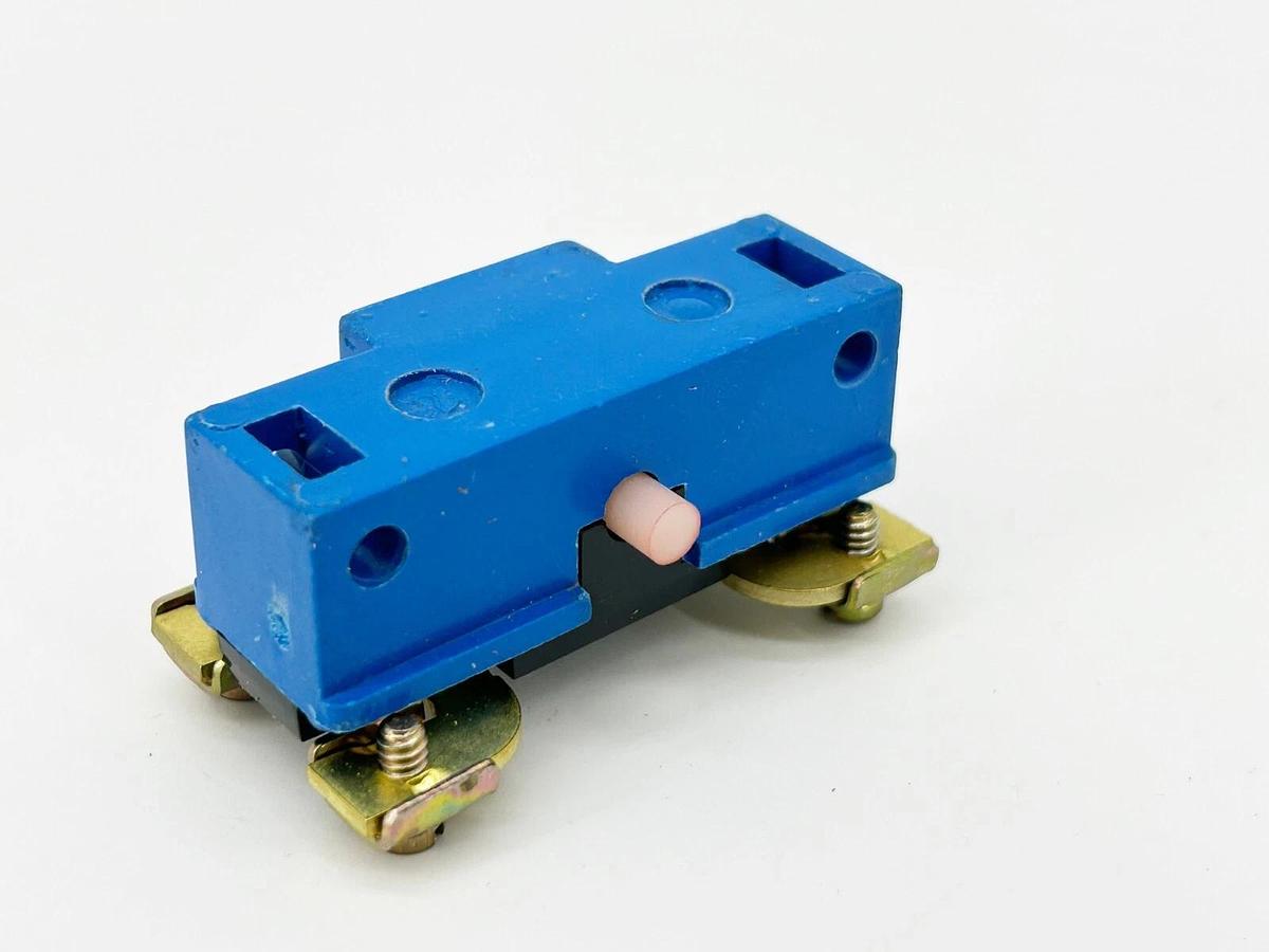 New Square D 9007-BO1 Snap Limit Switch 6A 600V 1 Pole 9007B01 - No Box