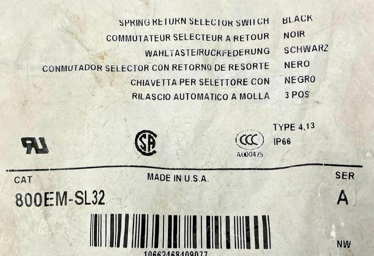 New Allen Bradley 800EM-SL32 Ser A Selector Switch Spring Return Black 3Pos