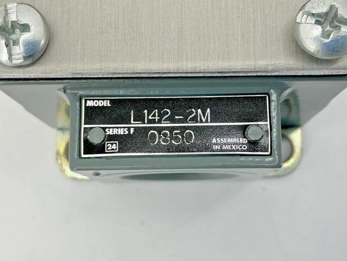 New Square D L142-2M Ser F Limit Switch RB Denison Lox-Switch 10A 600VAC L1422M