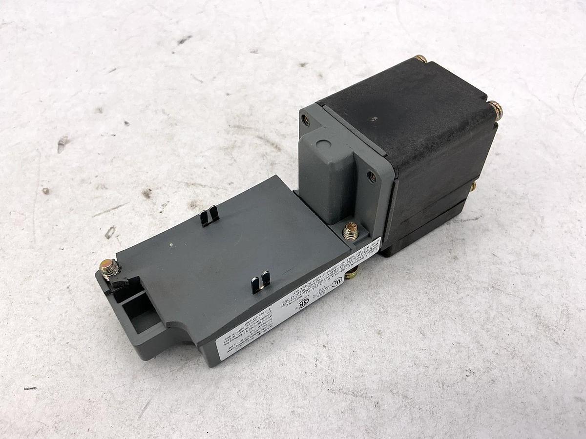 Used Eaton Cutler-Hammer E51DEL Photoelectric Thru-beam Source Head & Body 120VAC