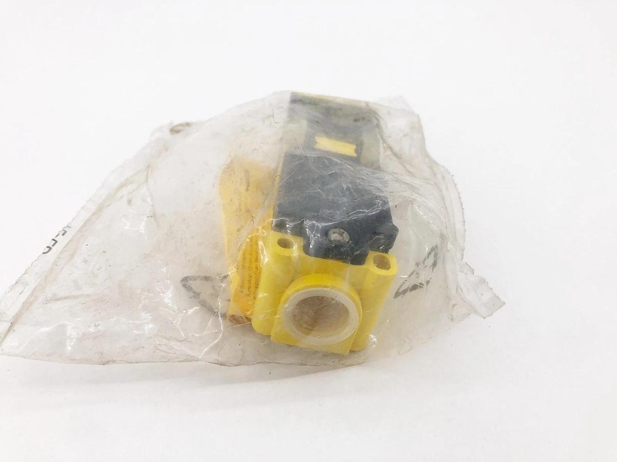 New Turck Bi15-CP40-FZ3X2/S10 Proximity Sensor 20-250VAC 13410 - No Box