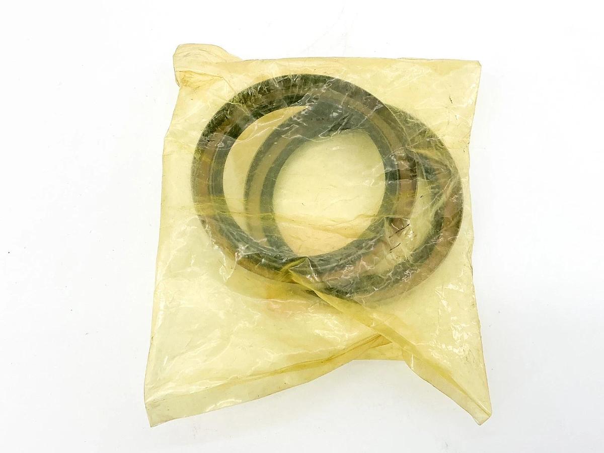 New Lot of 2 Mitsubishi F3007-07523 Oil Seal