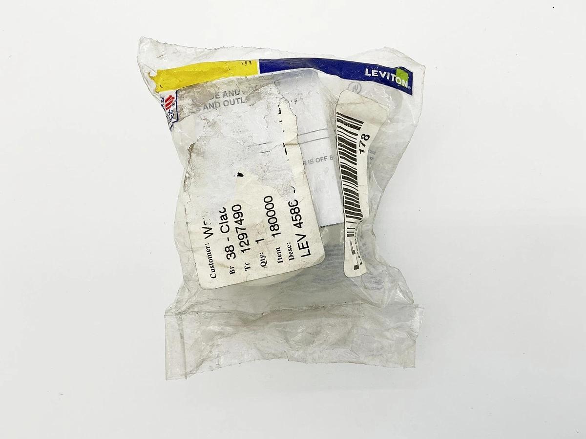 New Leviton 069-4586-C Blade and Locking Outlet 2P 3Wire