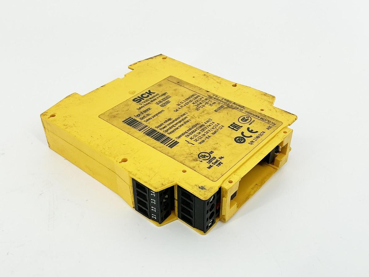 Used Sick UE48-30S3D2 Safety Relay 24VDC 2.6W 5VA 6025097- Parts Only