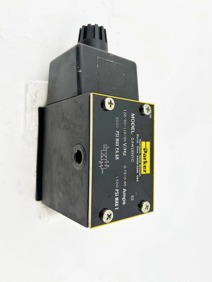 New Parker D3W1ENYC 32 Directional Control Solenoid Valve .8A 120V 5000PSI