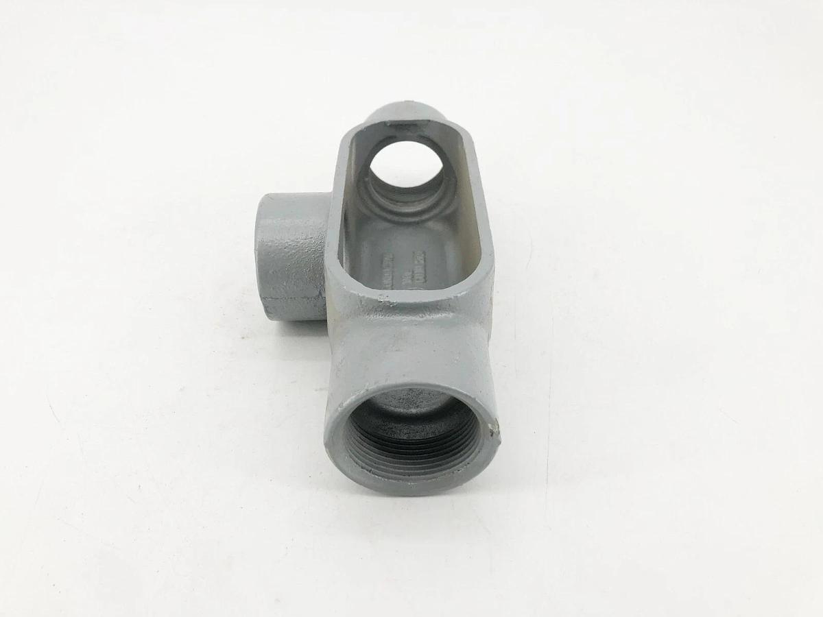 New Killark T57 1-1/2" Iron Conduit Outlet Body T-Type