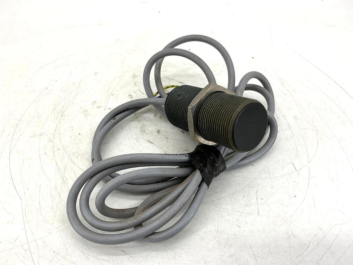 Used New Turck Bi10-GT30-ADZ30X2 Inductive Proximity Sensor Sn=10mm 20-250VAC/VDC