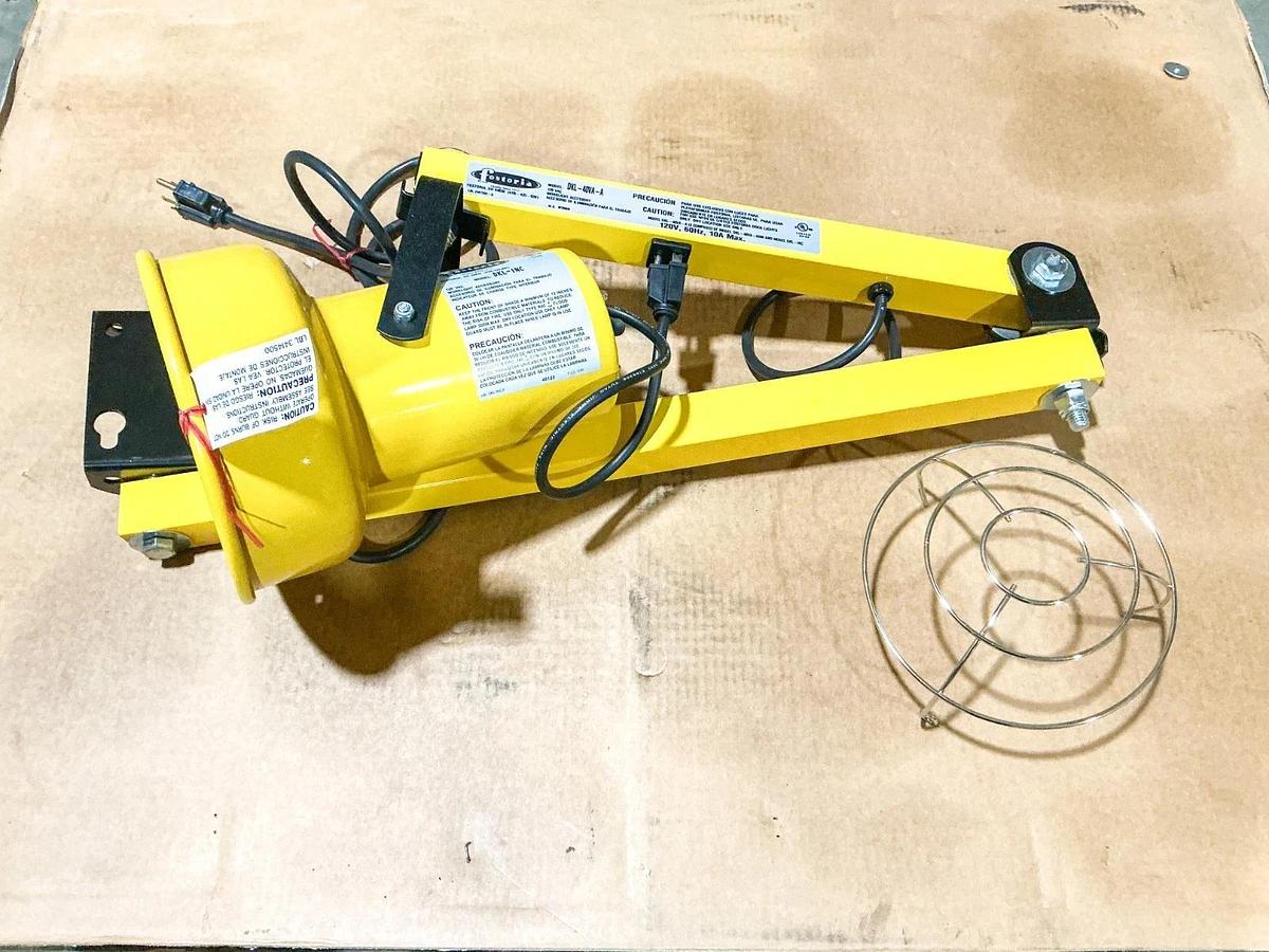 New Fostoria DKL-40VA-A Dock Light 120V 60Hz 10A
