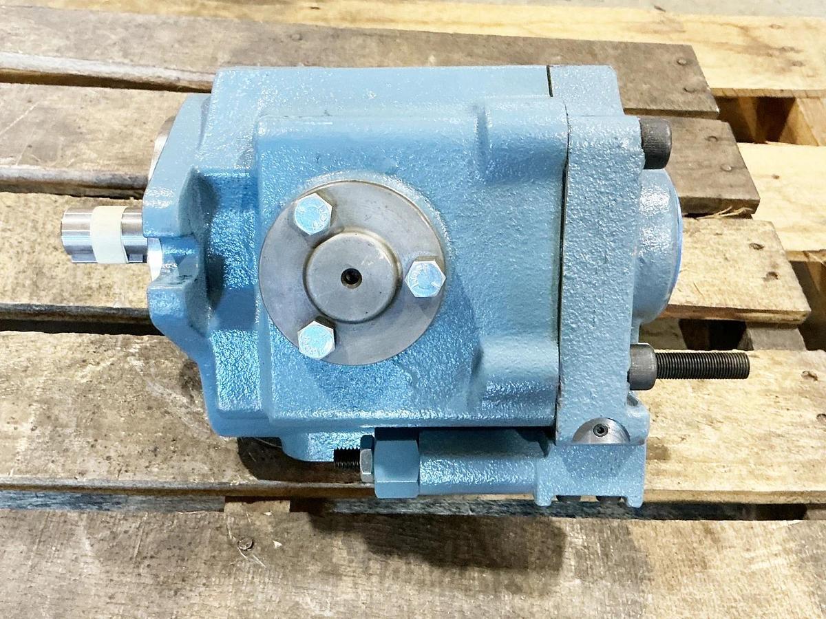 New Continental HPV-15B35-RF-0-1R-B-Y1138 Hydraulic Pump 3500PSI 2.09 Disp