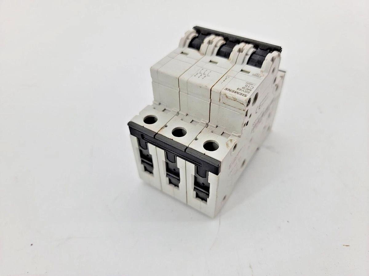 Used Siemens 5SY4318-7 Circuit Breaker 400VAC 15A Curve-C 3P 3PH