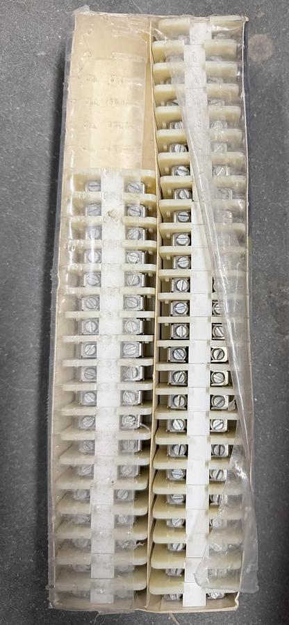 Used Lot of 4 Allen Bradley 1492-H6 Ser C Terminal Blocks Fuse Holder 1P 15A 300V