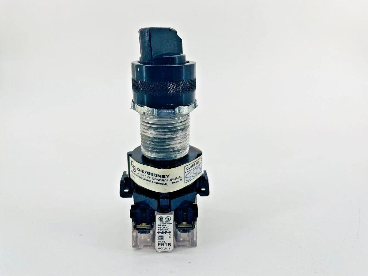 Used OZ Gedney SS131CD Selector Switch 3POS Class 441 PB1B Contacts