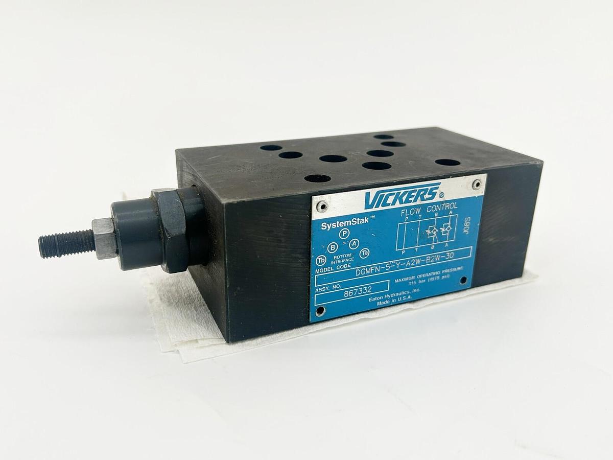 New Eaton Vickers DGMFN-5-Y-A2W-B2W-30 Valve 867332 - Missing one check valve