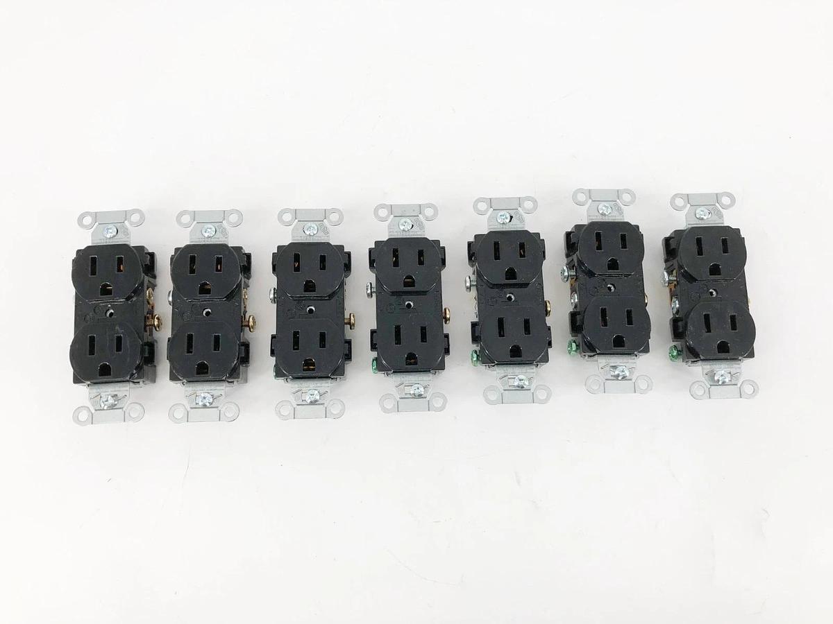 Box of 7 New Hubbell CR15BLK Duplex Receptacles 15A 125VAC 2P 2LBR8