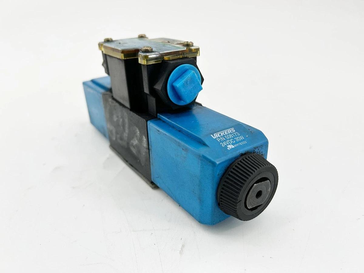 New Vickers DG4V-3S-6C-VM-FTWL-H5-60 Solenoid Valve 5000PSI 02-145896 - No Box