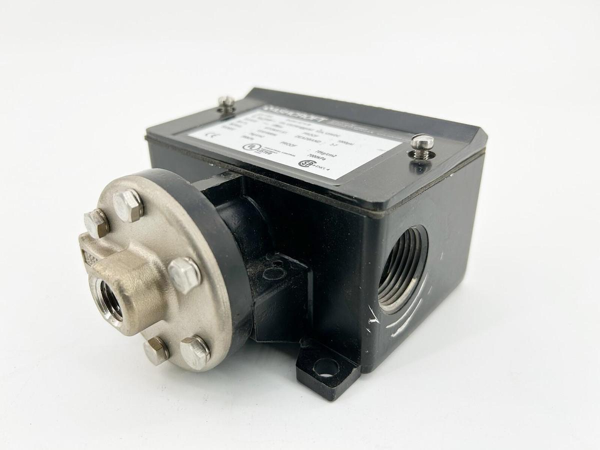 Used Ashcroft B424V-XCYLM Pressure Switch 100PSI 15A 480VAC 1/2A 125VDC