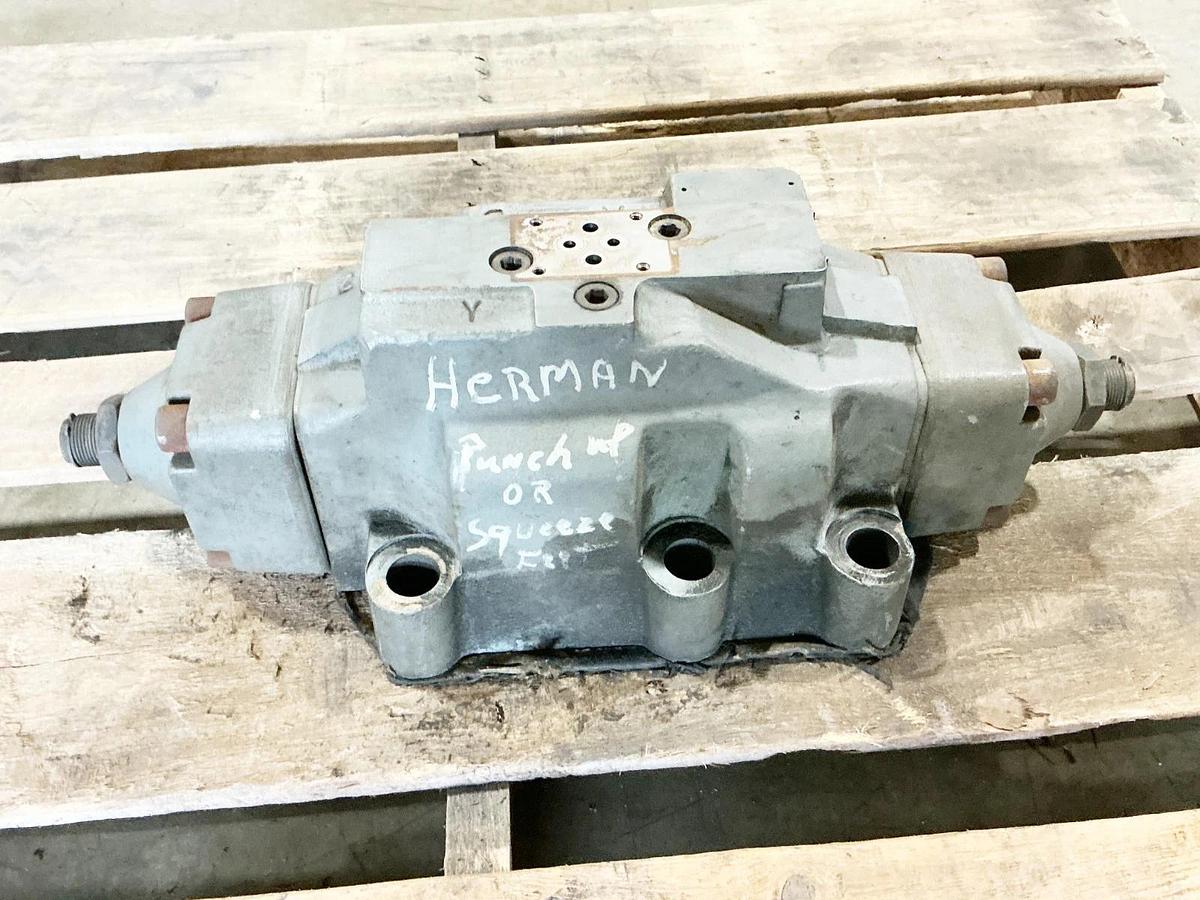 Used Rexroth 4WEH32HZ-50/6AW120-60NET Pilot Valve 4WE6D51/AW120-60NDL/V/5