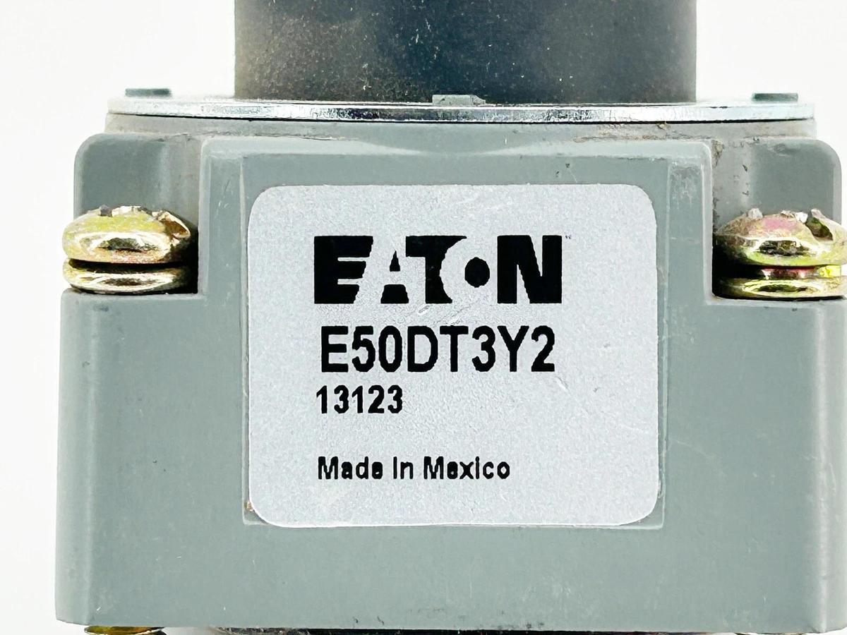 New Eaton E50DT3Y2 Limit Switch Head Spring Return Top Push Roller