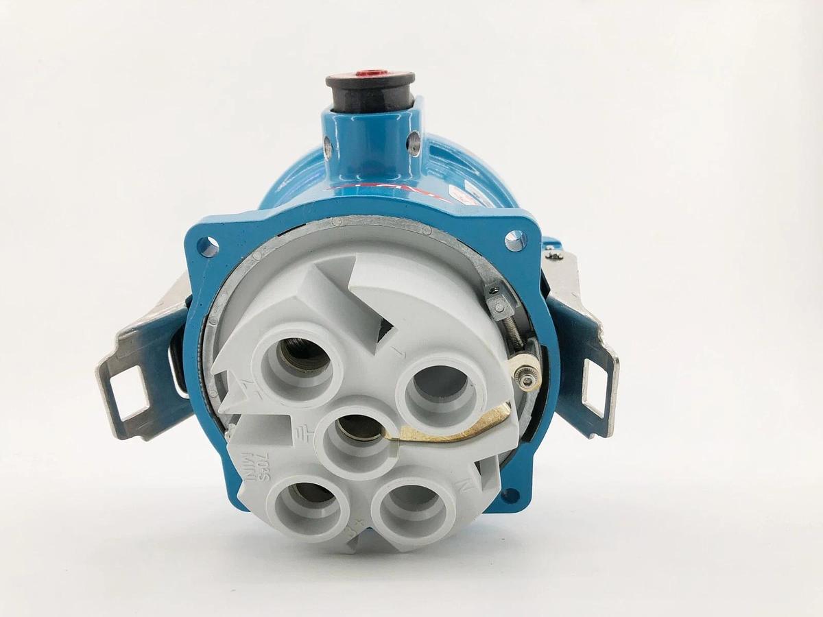 New Meltric 37-24209 Receptacle 200A 2P+G 250VDC DSDC2