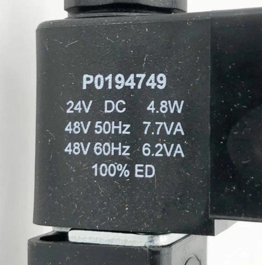 New Parker P2LBX512EENDDB49 Solenoid Valve 24VDC 1-1/4" 5/2 2-Position