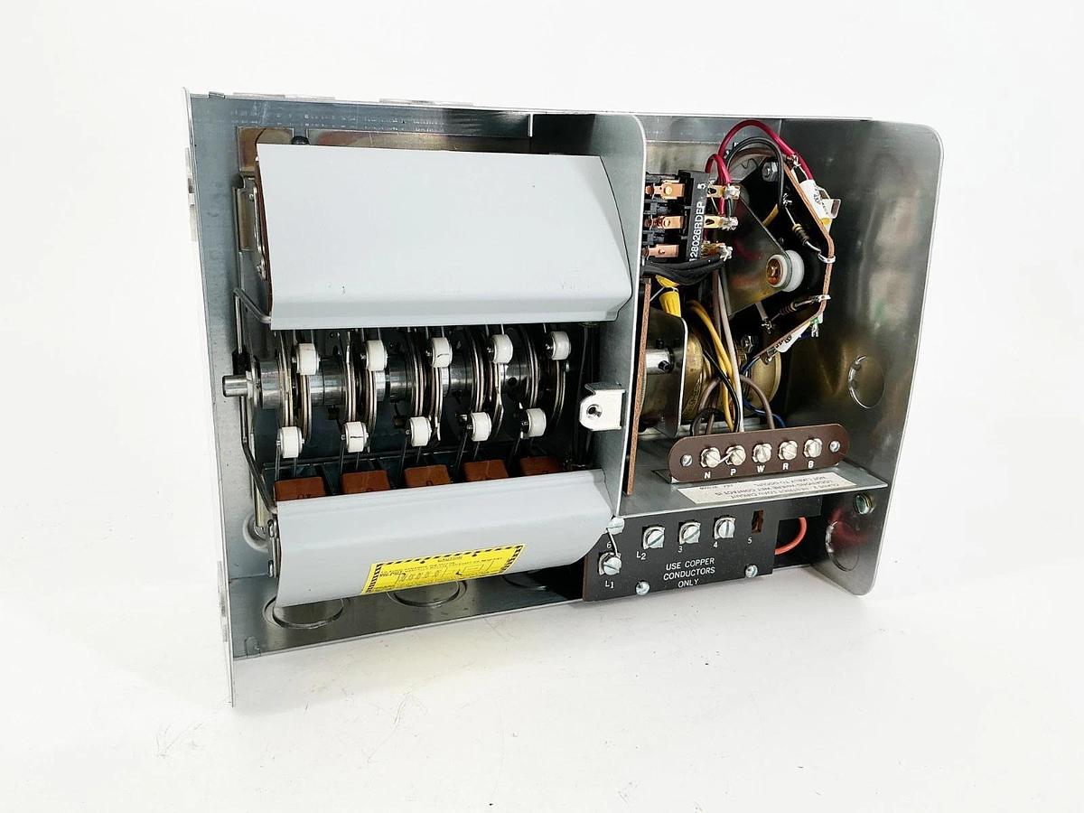 New Honeywell S984F-1070 Integral Motorized Step Controller 1-1/2 Speed 240V