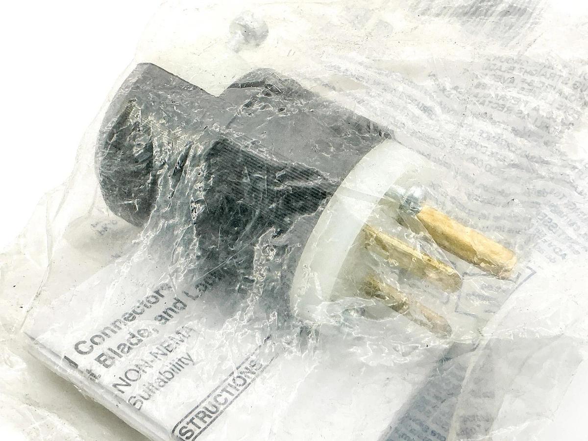New Lot of 2 Leviton 061-5666-C Straight Blade Plug 2P 15A 250V