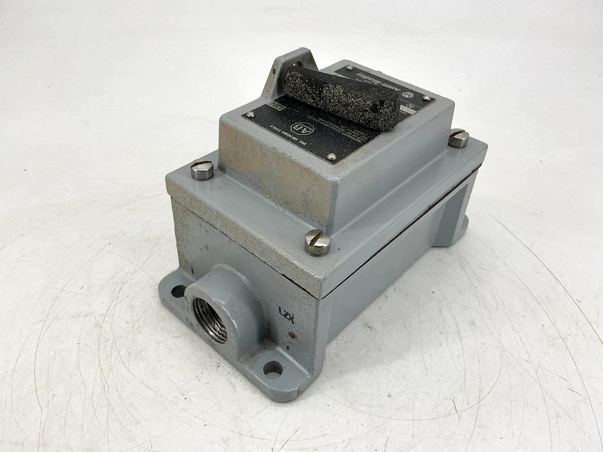 Used Allen Bradley 600-TCX5 Ser D Manual Starting Switch 2-Pole 1PH 115-230V 600TCX5
