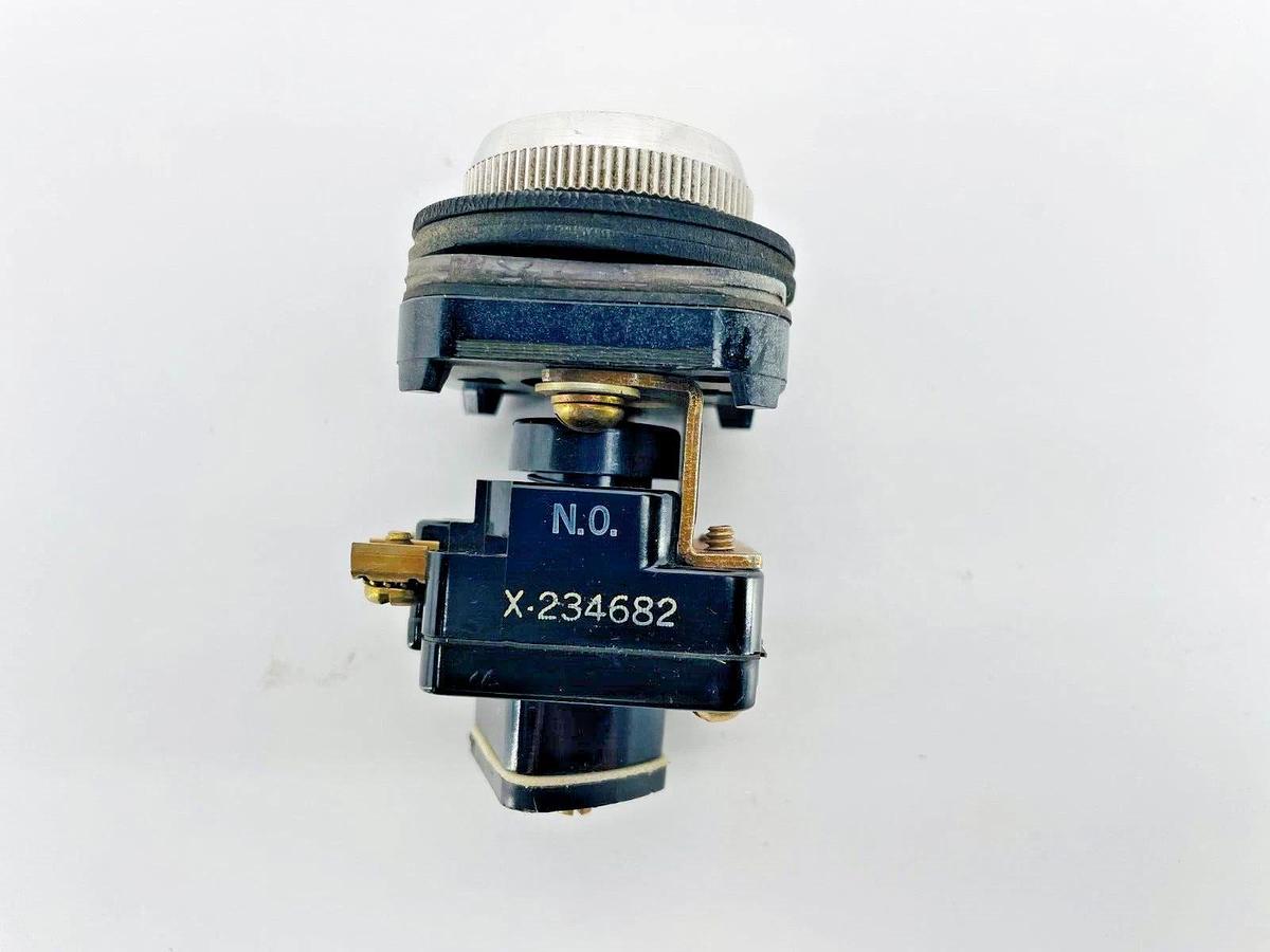New Allen Bradley 800T-XT Contact Block w/ 800T-A9 Push Button Yellow