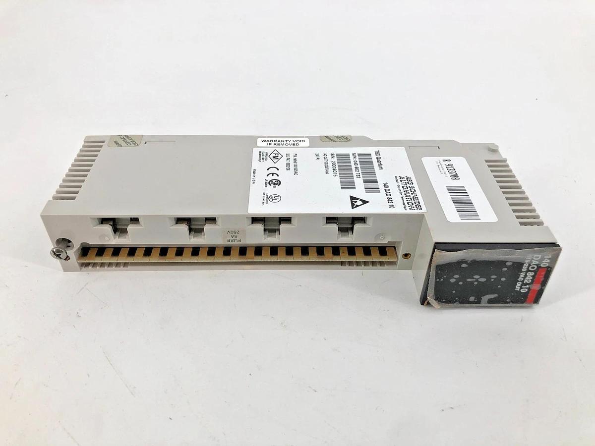 New Schneider Automation 140DAO84210 Output Module 100-230VAC 4x4 Modicon