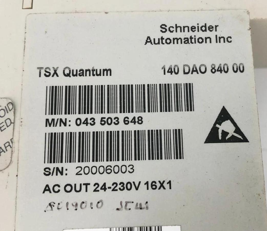Used Schneider Automation 140DAO84000 Modicon Output Module 24-230VAC 16X1