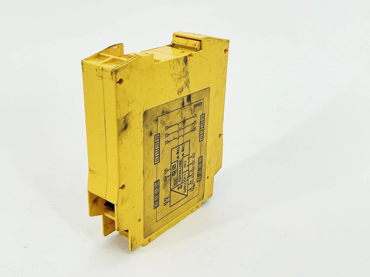 Used Sick UE48-30S3D2 Safety Relay 24VDC 2.6W 5VA 6025097- Parts Only