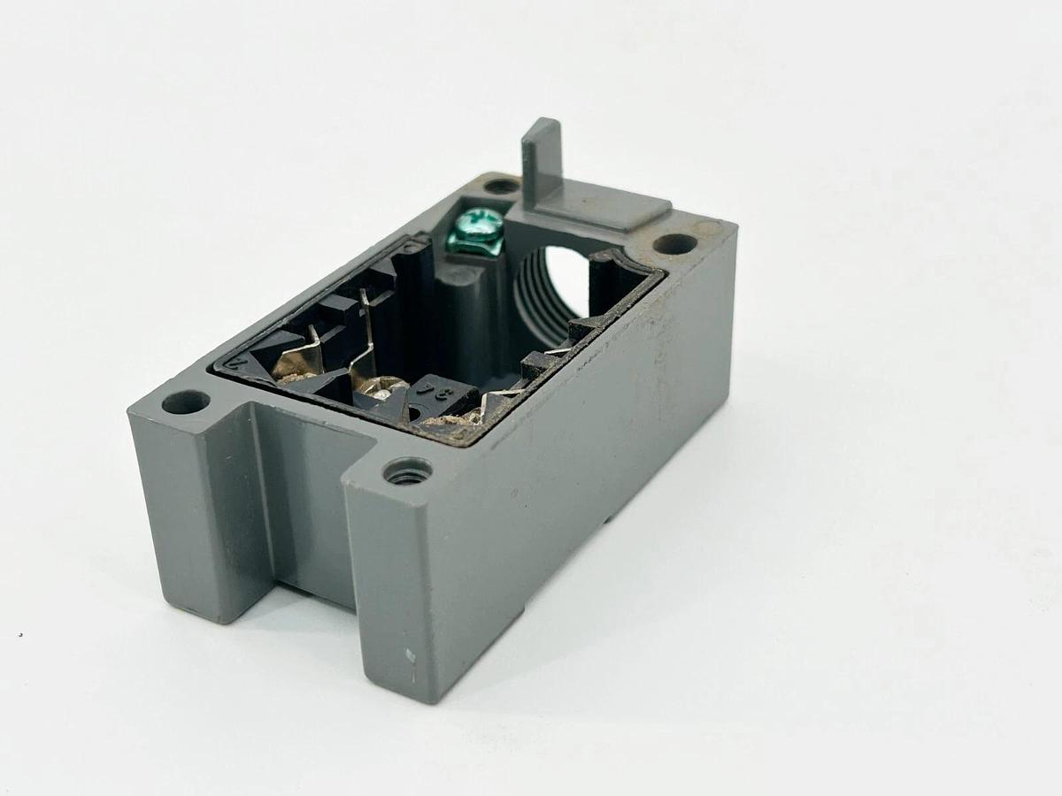 Used Lot of 3 Cutler Hammer E50RA Limit Switch Receptacle 5 Terminals