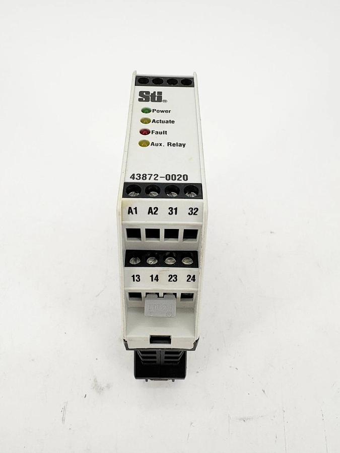 New STi 43872-0020 Model SCC-1DN-1224 Safety Control Relay 120VAC or 24V