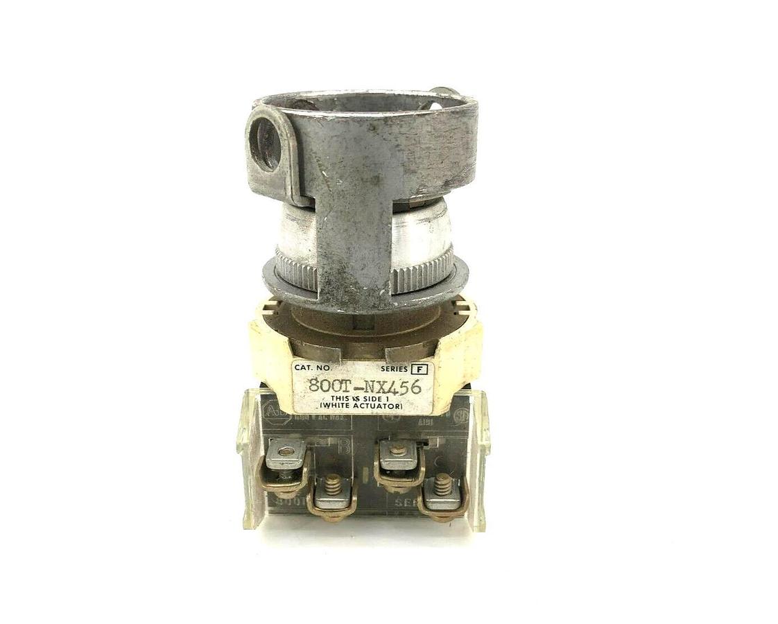 Used Allen Bradley 800T-NX456 Ser. F Padlocking Selector Switch With 800T-XA Contact