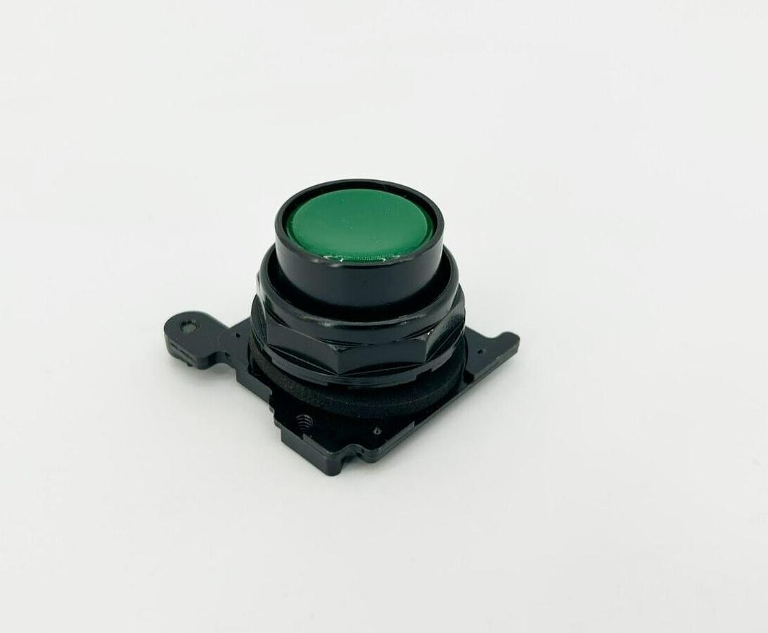 New Eaton Cutler Hammer E34PB3 Corrosion Resistant Green Push Button - No Box