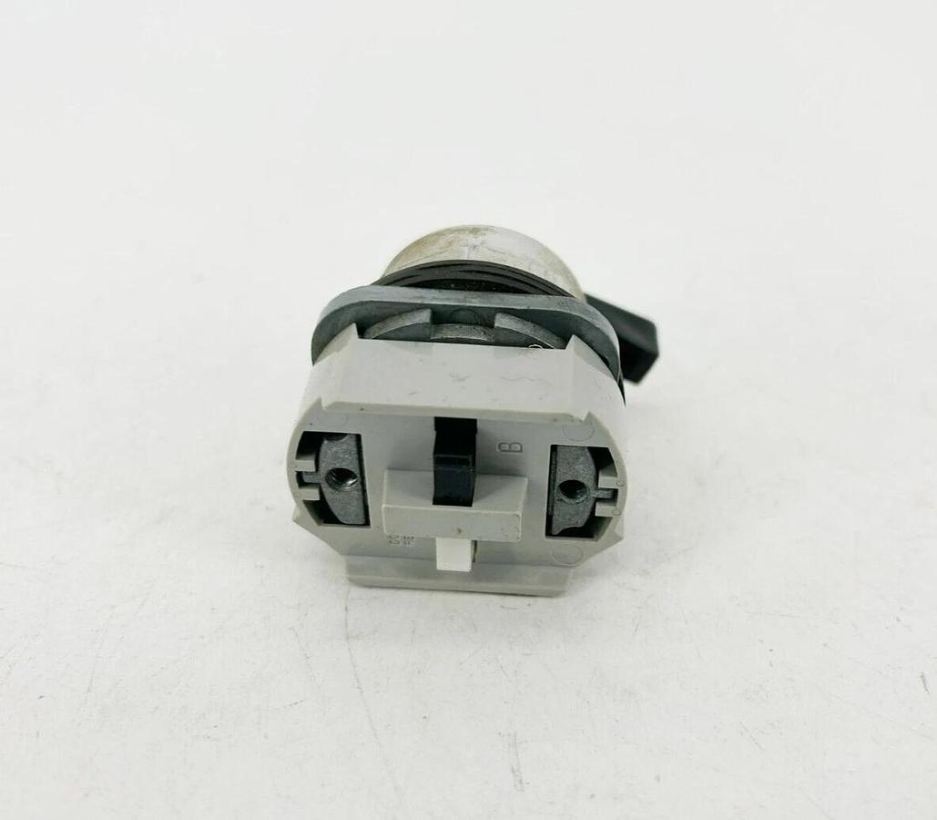 Used Allen Bradley 800T-N2KF4 Ser. T Selector Switch 4-Position NEMA 4 13