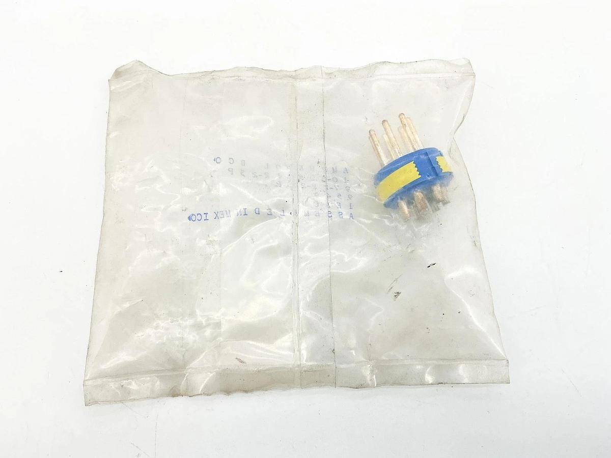 New Amphenol 10-825812-23P Receptacle Male Insert 97-22-23P