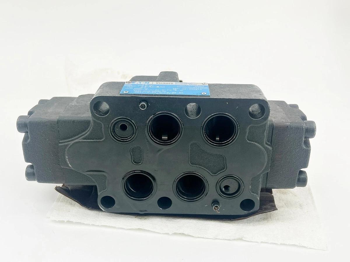 New Eaton DG5V-8-H-2A-M-FW-B-10 Directional Control Valve 02-325842 - No Box