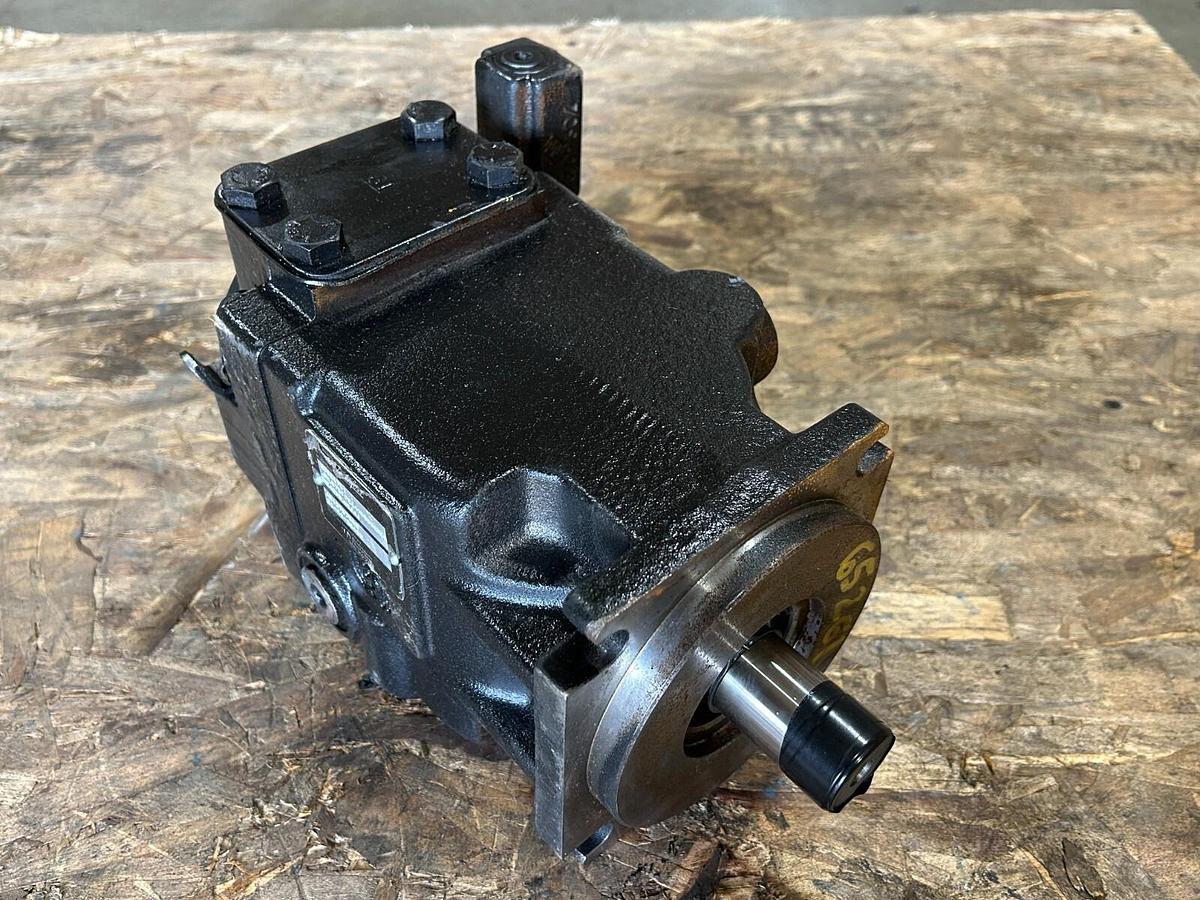 New Danfoss 83026701 JRLS75CPC14NNNNN3K4-NEA2NNNNJJJ Hydraulic Pump
