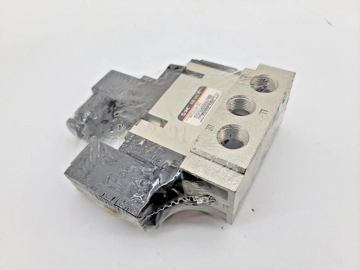 New SMC NVFS3111R-5DZ Solenoid Pilot Valve 21-26VDC, 0.15-1MPa W/ Block
