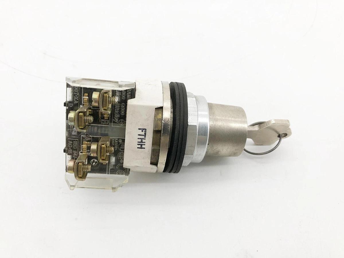 New Allen-Bradley 800T-H33KB6 Ser. T Selector Switch - No Box