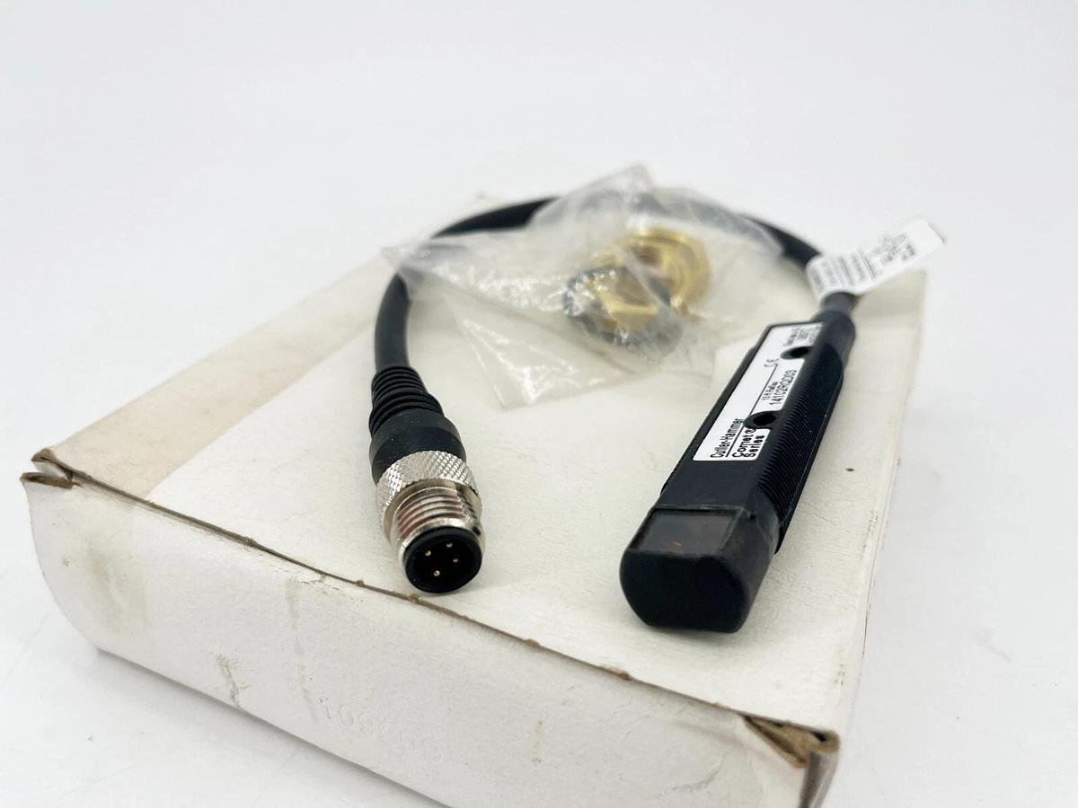 New Eaton Cutler-Hammer 14102RQD03 Comet Photoelectric Sensor 18mm tubular