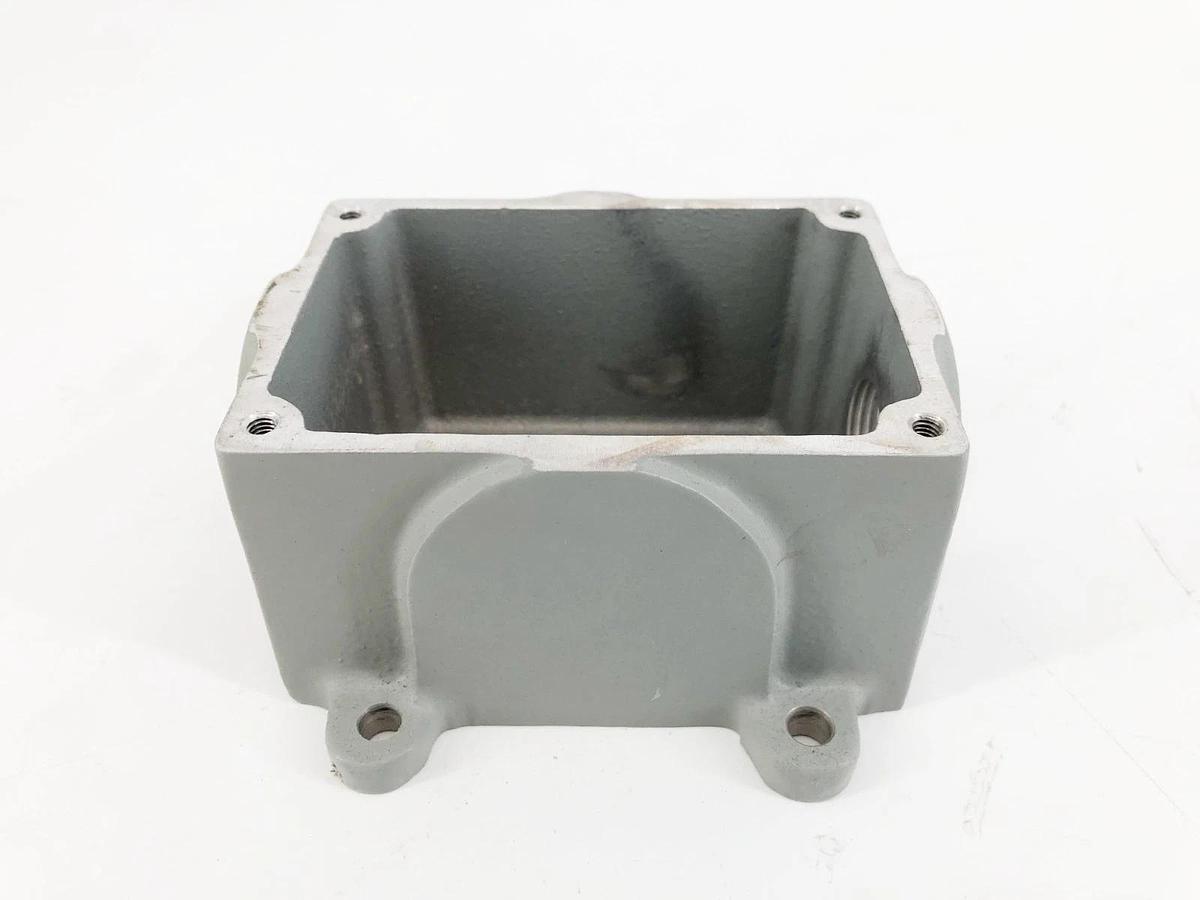 New Meltric MB334 Metal Junction Box 3/4" NPT