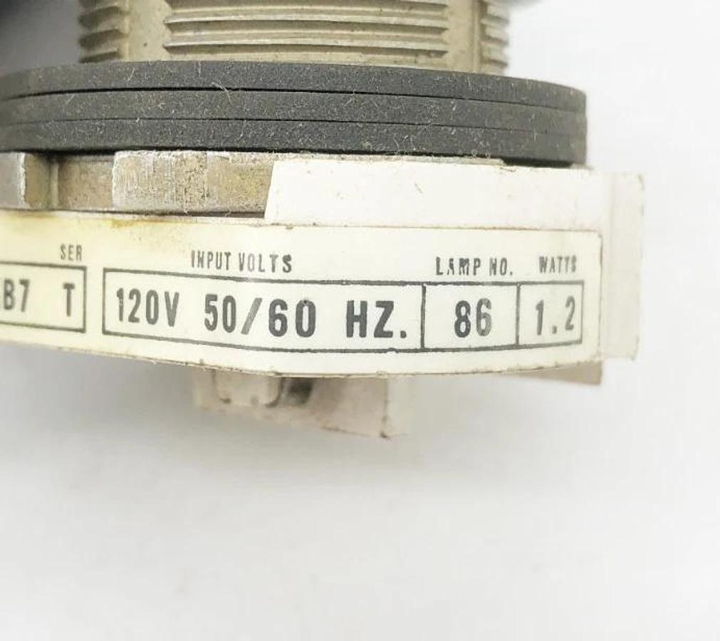 Used Allen Bradley 800T-16JX5KB7 Green Selector Switch Spring Return Right Left Maint