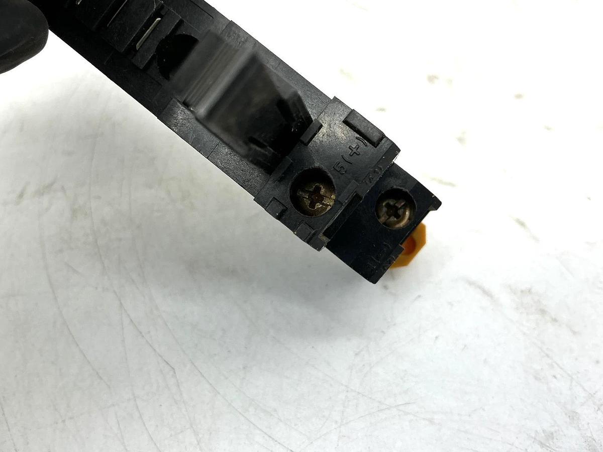Used Lot of 4 Allen Bradley 700-HN121 Ser A Relay Socket 5-Blade 10A 250VAC