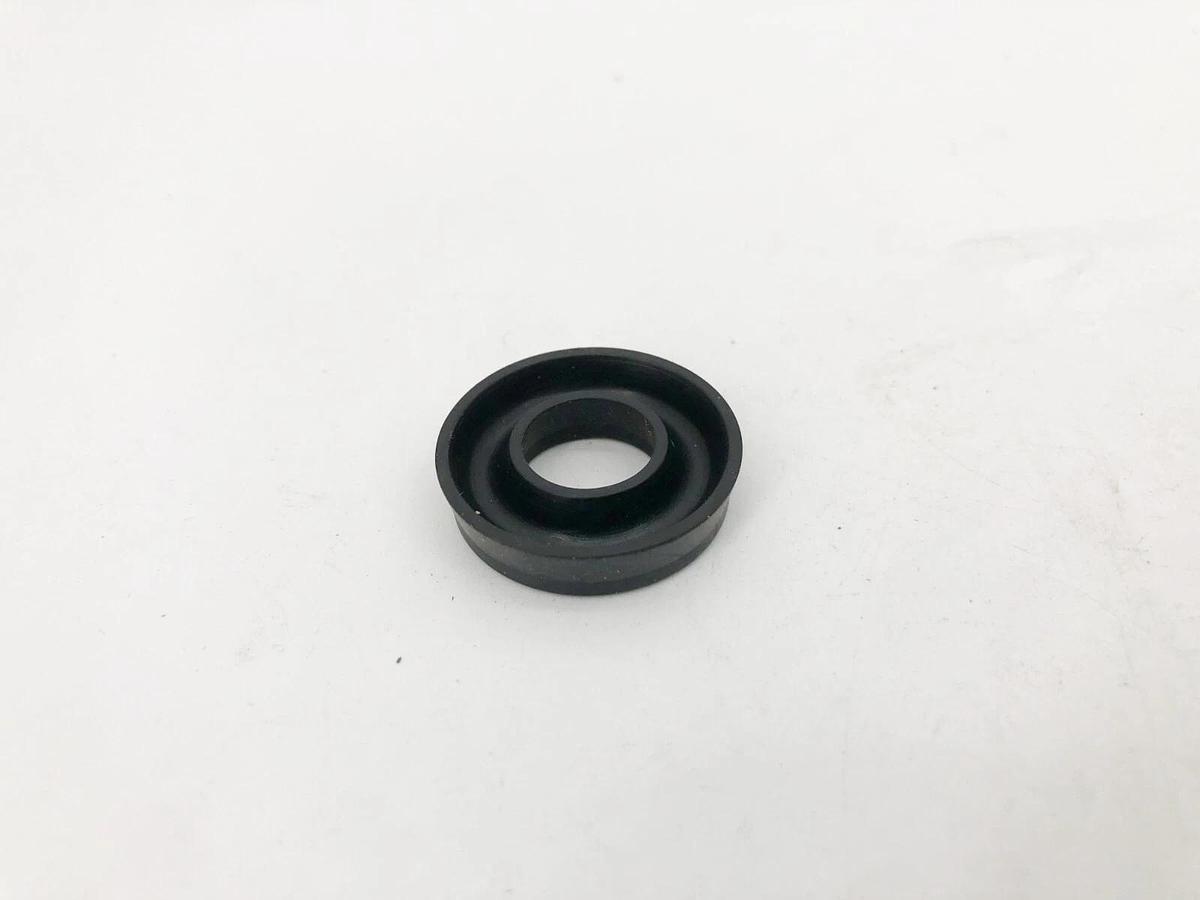 Lot of 20 New 1585-TC U-Cup Gaskets