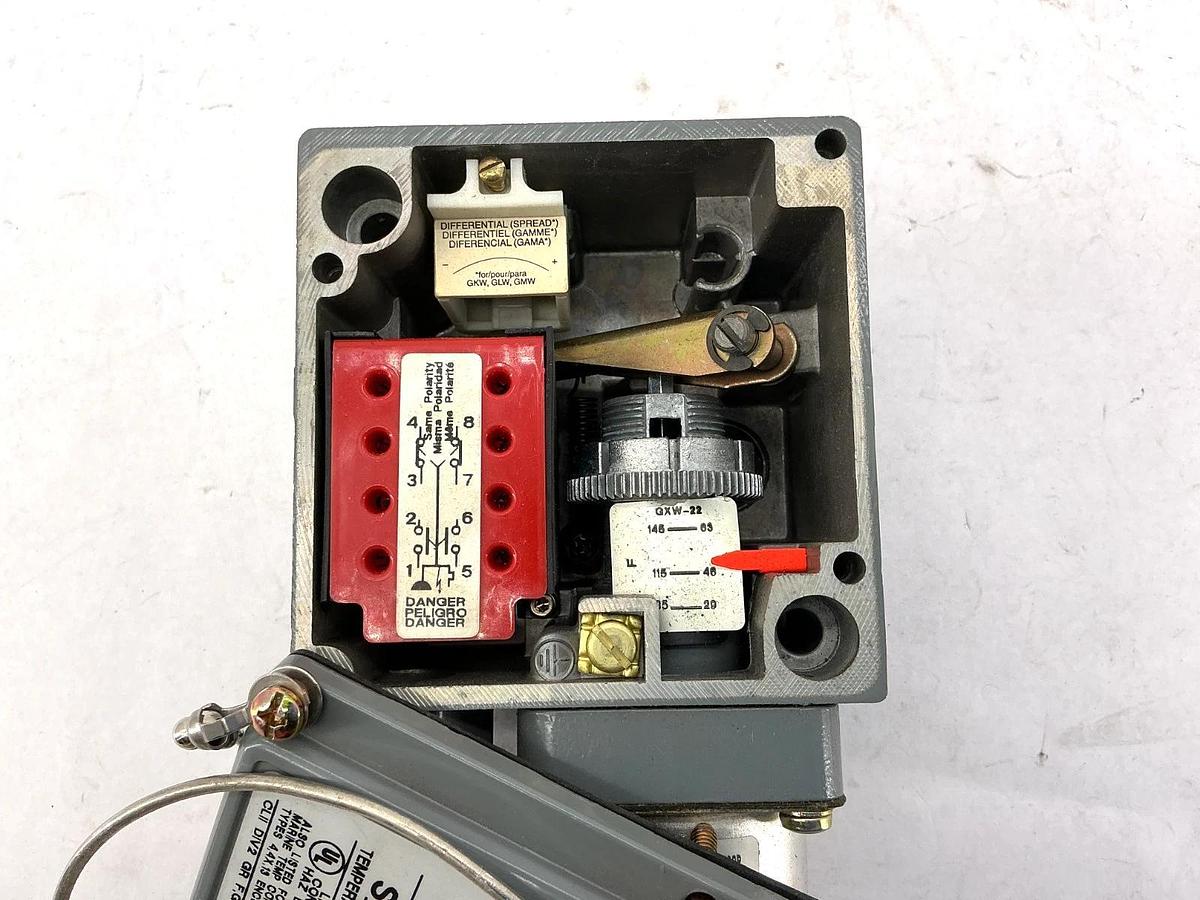 New Square D 9025GXW-22 Ser C Temperature Switch 115.0°F Decreasing.