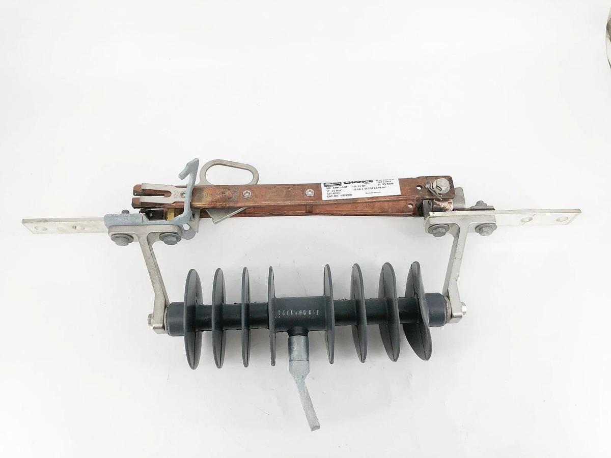New Hubbell M3C259B Single Insulator Disconnect 25kV 900A
